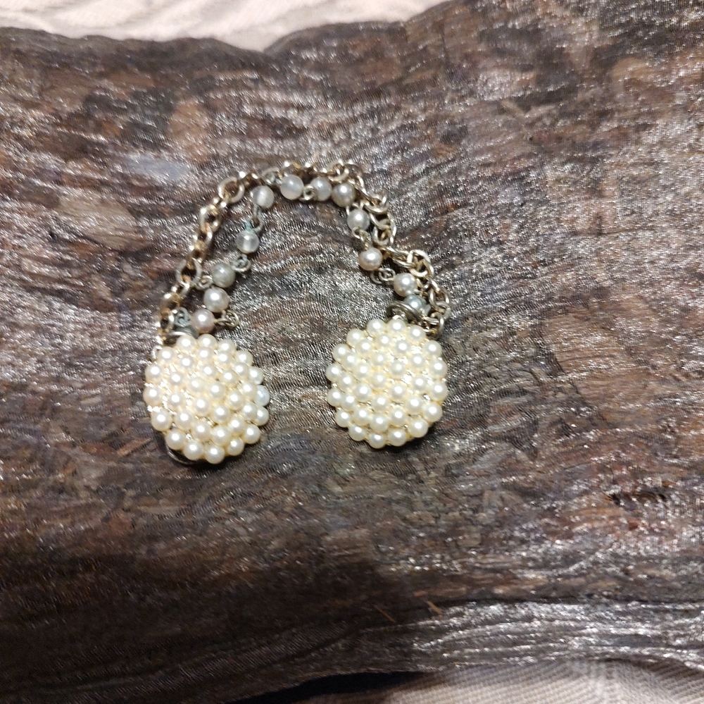 🔸🌹🔸Elegant Vtg 50's Champagne Creme Faux Pearl Cluster Sweater Clip Chatelain